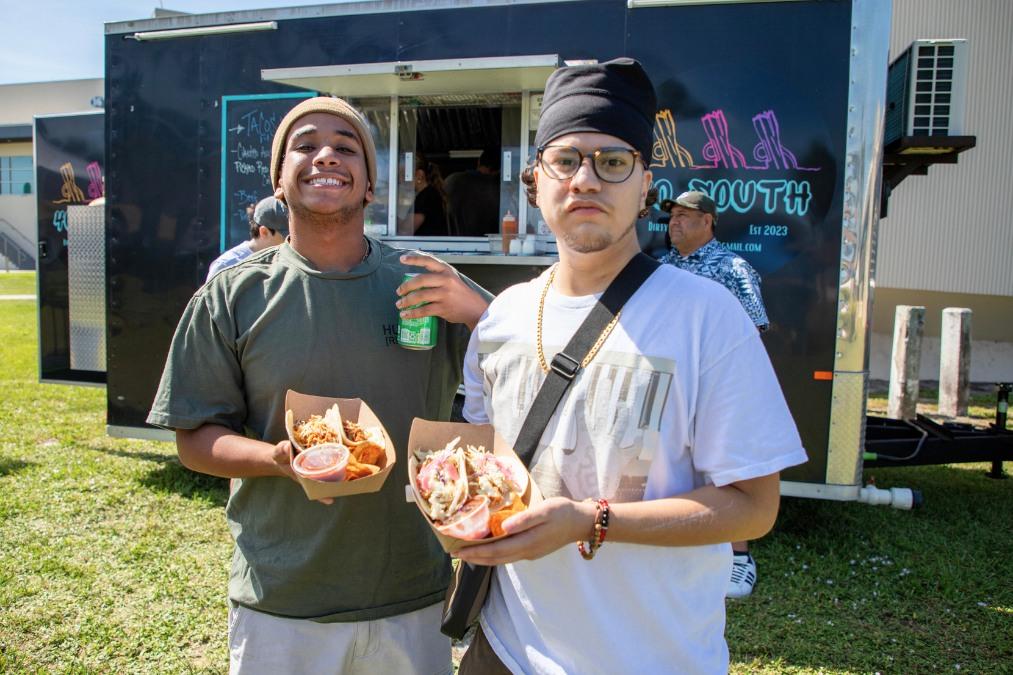 Students enjoy lunch from a food truck during the FYE experience Field Day event.
